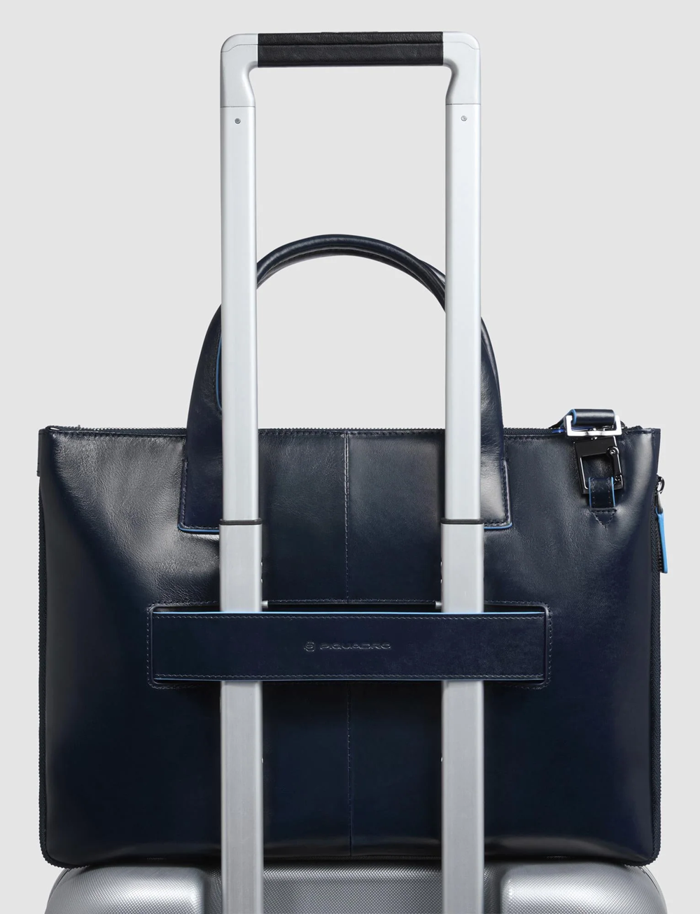 CA6857B2-BLU2_4 CA6857B2-BLU2_4