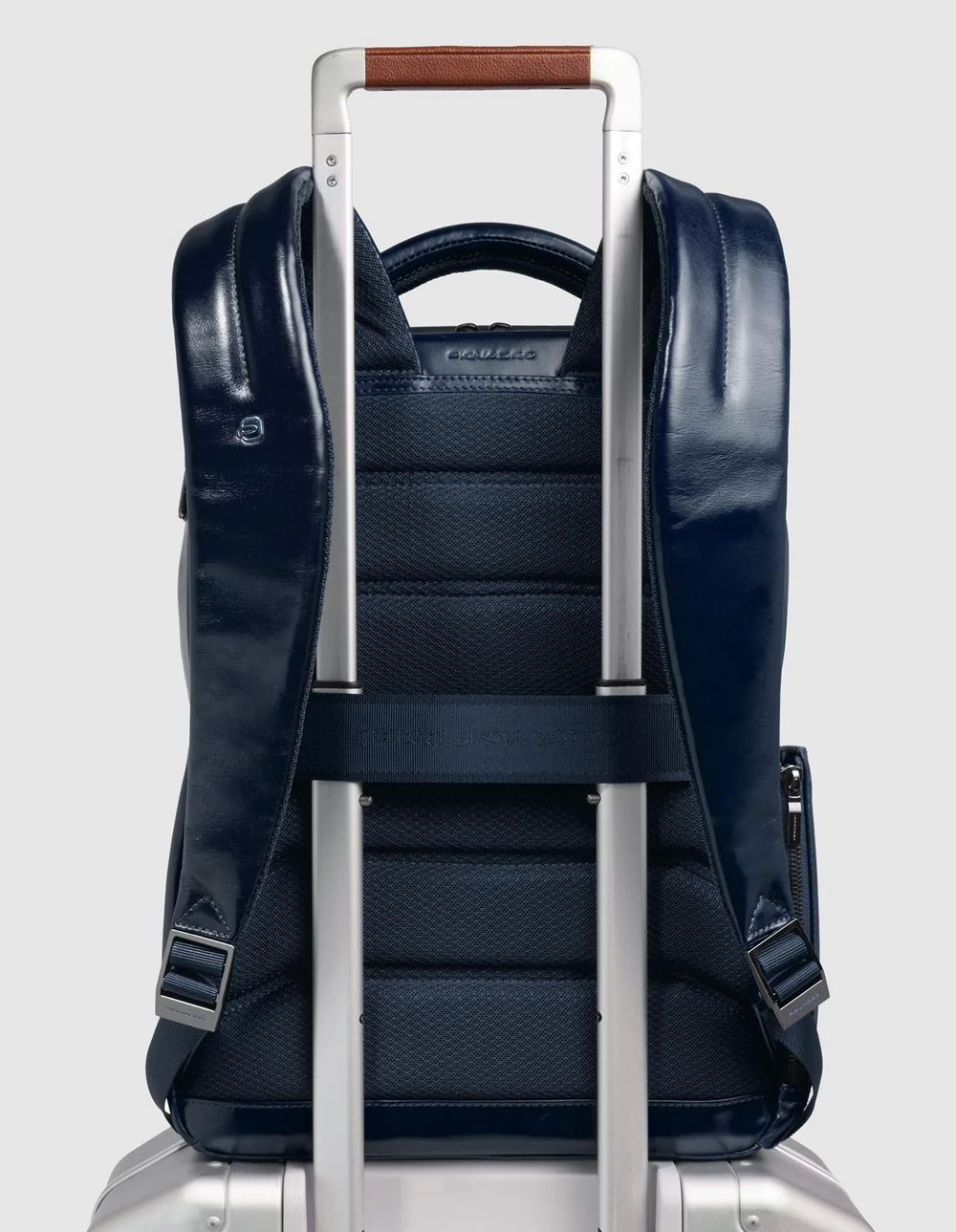 CA6858B2-BLU2_3 CA6858B2-BLU2_3