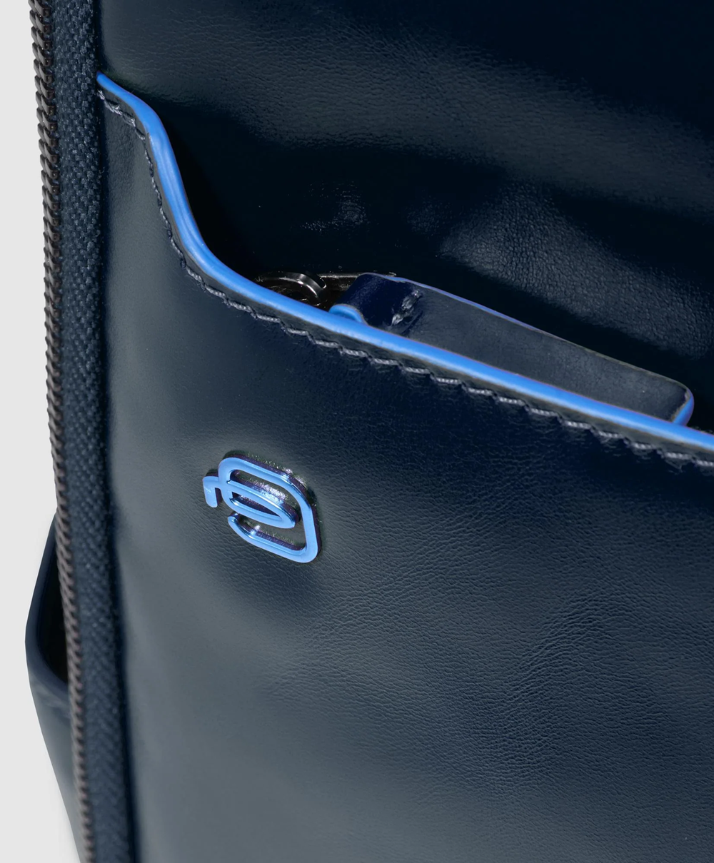 CA6858B2-BLU2_5 CA6858B2-BLU2_5