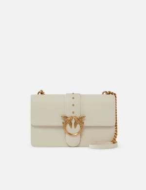 Borsa a tracolla classica Love Bag in morbida pelle mano seta dalla texture liscia.