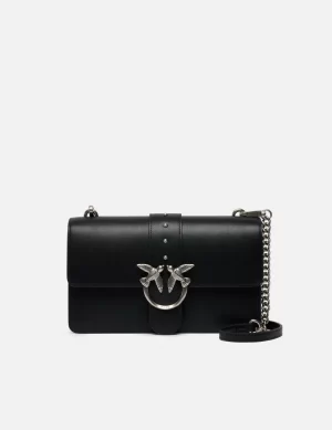 Borsa a tracolla classica Love Bag in morbida pelle mano seta dalla texture liscia.